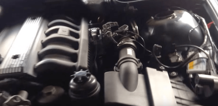 Способ открыть капот на BMW E39 (порвался тросик)