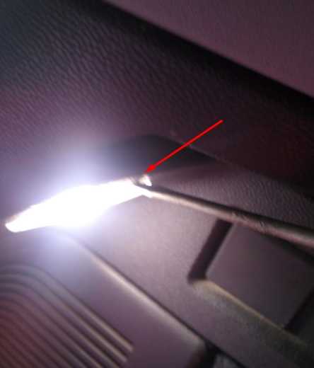 Замена лампы освещения багажника Опель Астра H