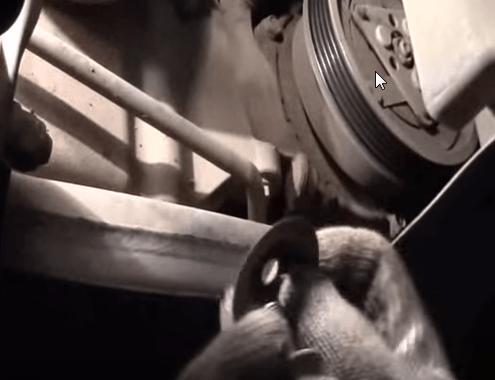 Защитная шайба натяжного ролика ремня генератора Рено Логан